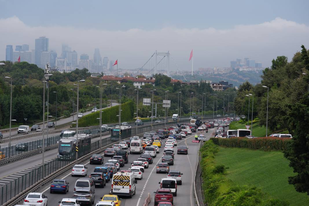 Okullarda uyum haftası başladı: İstanbul'da trafik felç oldu 2